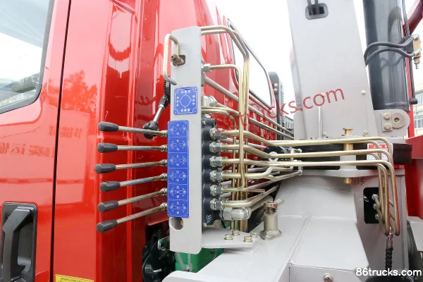 Sinotruk Haoman H3 129 ch 4X2(6 roues) camion grue (8 vitesses) Carrosserie (1) | 86Trucks