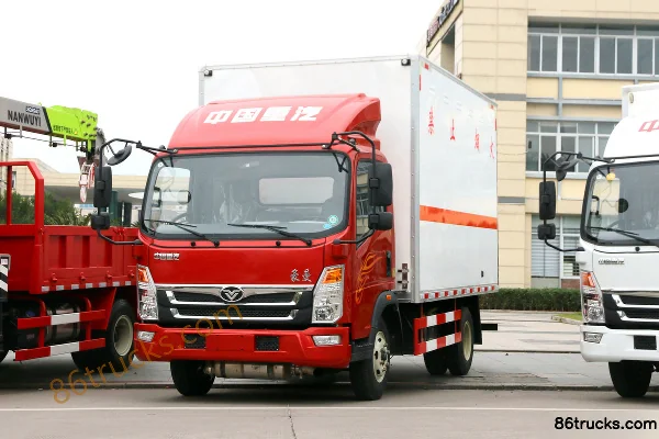 Sinotruk Haoman H3 115hp 4X2(6 wheels) 4.05m Single Row Flammable Liquid Van Truck (Huato Brand) Exterior (3) | 86Trucks