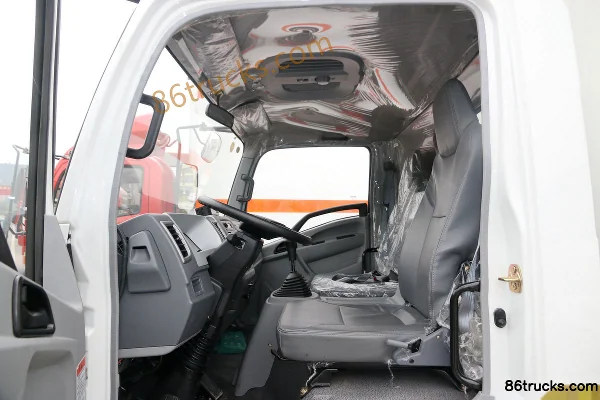Sinotruk Haoman H3 115hp 4X2(6 wheels) 4m Single Row Refrigerated Truck Cab (1) | 86Trucks