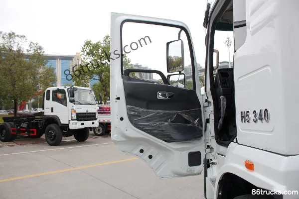 Sinotruk HOWO H5 340 ch 8X4(12 roues) 7,99 m³ camion malaxeur Cabine (1) | 86Trucks