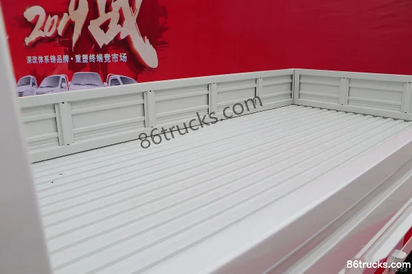 Changan Kuayue D5 PLUS confort 2.0L 144 ch 4X2(6 roues) essence 2,85 m petit camion à ridelles double cabine Carrosserie (1) | 86Trucks