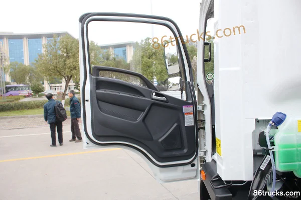 Sinotruk HOWO MANH3 Pioneer Edition 190 hp 4X2(6 wheels) Single Row Light Truck Chassis (Yunnei) (China VI) Cab (1) | 86Trucks