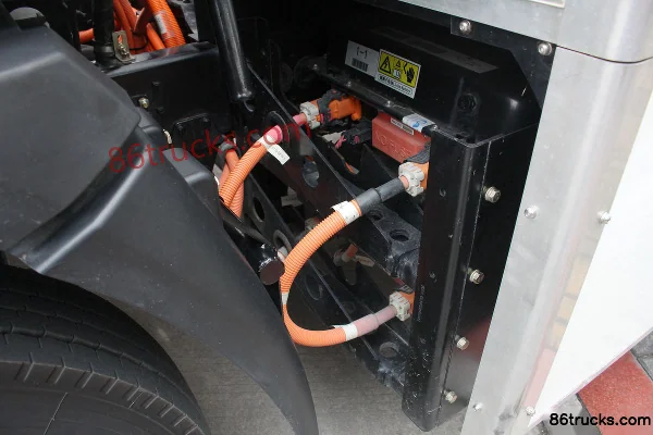 Sinotruk Haoman H3 4,2 m fourgon électrique pur cabine simple 4X2(6 roues) Châssis (2) | 86Trucks