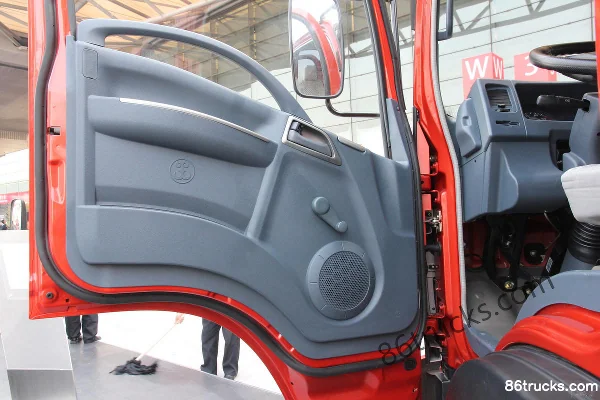 Sinotruk Wangpai série 7 160 ch 4X2(6 roues) 4,44 m camion benne Cabine (2) | 86Trucks