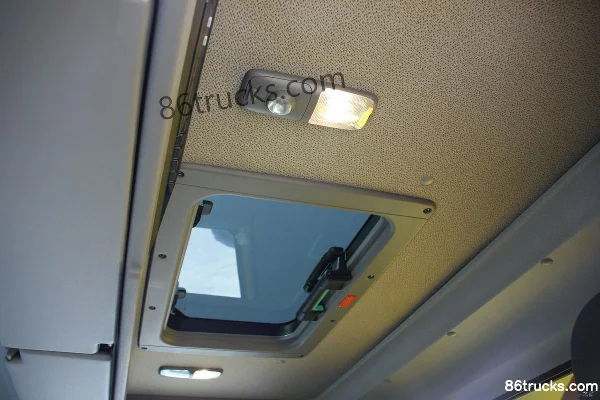 DAF CF série poids lourd 340 ch 8X4(12 roues) Camion benne 8,6 mètres (CF85) Cabine (1) | 86Trucks