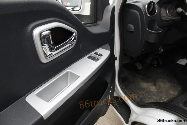 Dongfeng T5 1.5L 113 hp 4X2(6 wheels) 3.8m single-row flatbed light truck (China VI) Cab (3) | 86Trucks