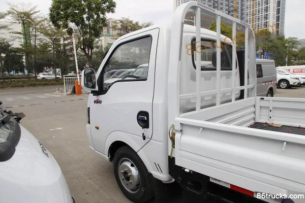 Dongfeng T5 1.5L 113 hp 4X2(6 wheels) 3.8m single-row flatbed light truck (China VI) Body (1) | 86Trucks