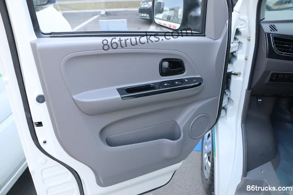 Kama Ruijie 3T 4.86m electric enclosed logistics truck 42kWh Cab (1) | 86Trucks