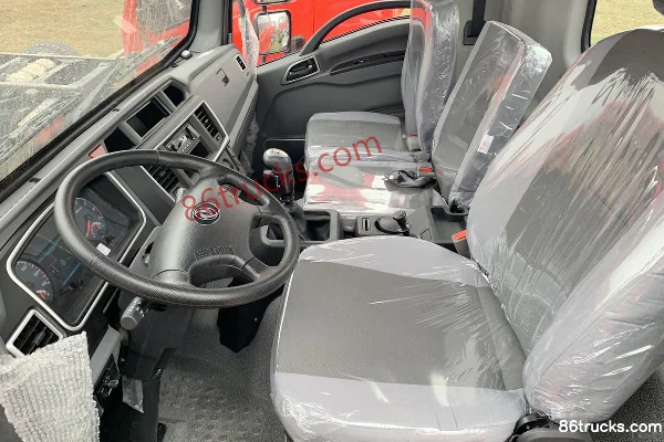 Dongfeng Changxing D1 160 hp 4X2(6 wheels) 4.16m semi-sleeper stake truck chassis (3600) Cab (2) | 86Trucks