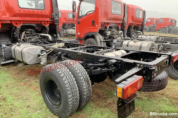 Dongfeng Changxing D1 160 hp 4X2(6 wheels) 4.16m semi-sleeper stake truck chassis (3600) (3) | 86Trucks