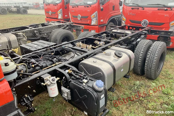 Dongfeng Changxing D1 160 hp 4X2(6 wheels) 4.16m semi-sleeper stake truck chassis (3600) (2) | 86Trucks