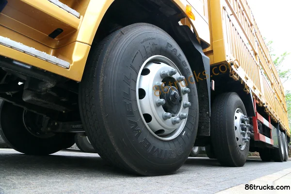 Hualing Hanma H6 420 hp 8X4(12 wheels) 9.5m stake truck Chassis (2) | 86Trucks