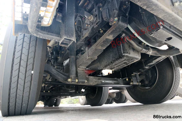 Hualing Hanma H6 420 hp 8X4(12 wheels) 9.5m stake truck Chassis (1) | 86Trucks