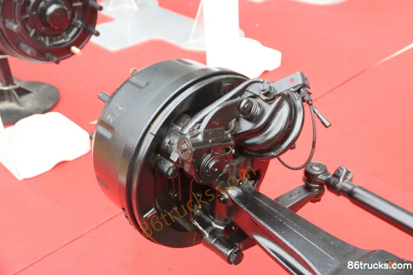 Hanma HL7T Engineering Steering Axle Exterior (2) | 86Trucks