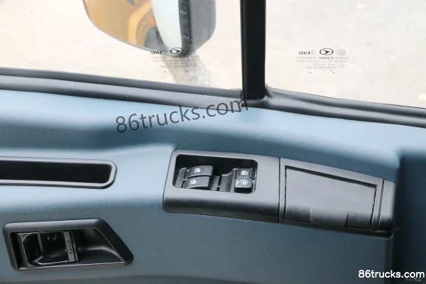 Hualing Star 270 hp 6X2(8 wheels) Truck-mounted Crane Cab (2) | 86Trucks