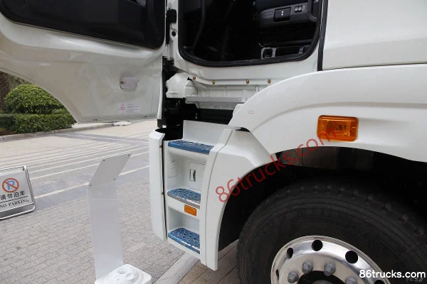 Hualing Hanma H9 480hp 6X4(10 wheels) tractor truck Cab (3) | 86Trucks