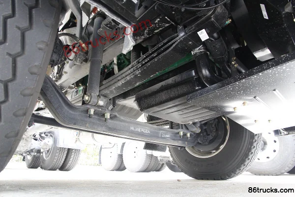 Hualing Hanma H9 Heavy Truck 350 hp 6X4(10 wheels) LNG Tractor Truck Chassis (1) | 86Trucks