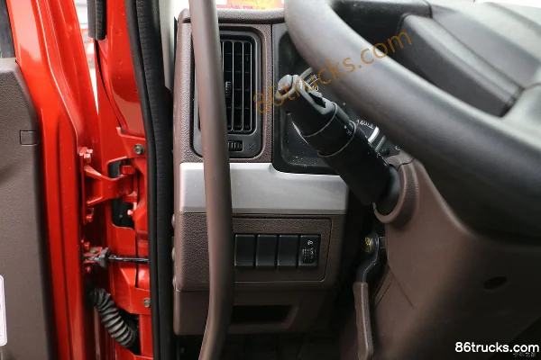 Dongfeng Liuqi Chenglong T5 Heavy Truck 400 hp 6X4(10 wheels) Long Nose Tractor Truck (Flat Top) Cab (3) | 86Trucks