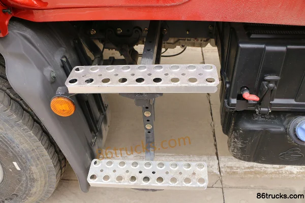 Dongfeng Liuqi Chenglong T5 Heavy Truck 400 hp 6X4(10 wheels) Long Nose Tractor Truck (Flat Top) Cab (2) | 86Trucks