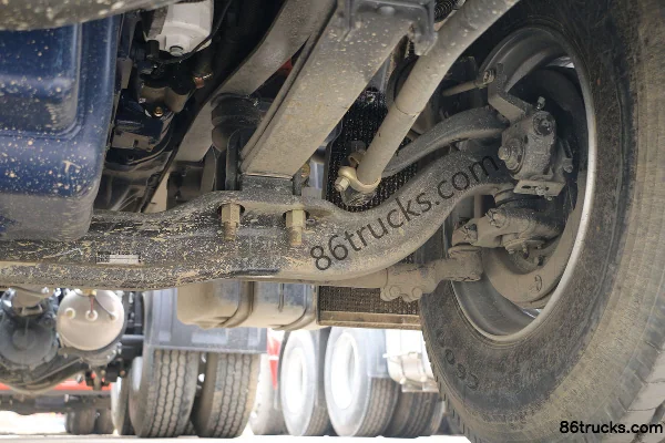 Dongfeng Liuqi Chenglong T5 Heavy Truck 400 hp 6X4(10 wheels) Long Nose Tractor Truck (Flat Top) Chassis (3) | 86Trucks