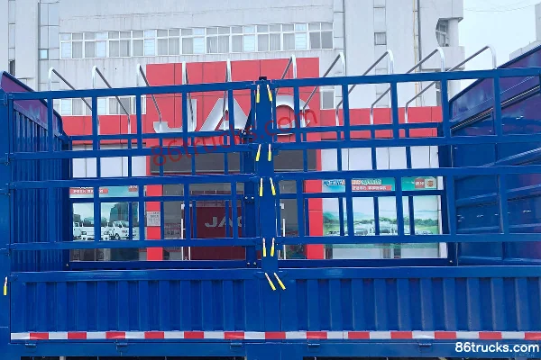 JAC New Kangling J6 143 hp 4X2(6 wheels) 4.18m Single Row Stake Light Truck Cab (2) | 86Trucks