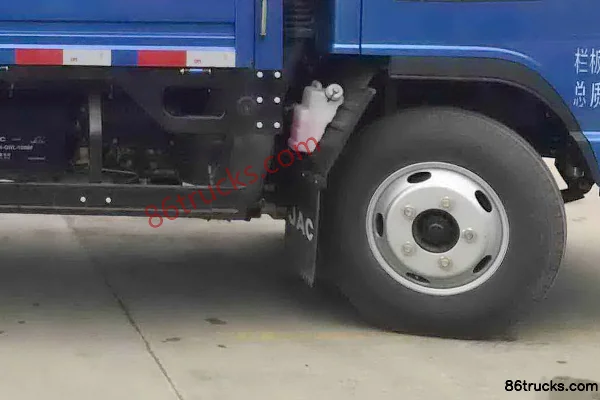 JAC Kangling H5 143 hp 4X2(6 wheels) 4.18m single-row flatbed light truck Chassis (3) | 86Trucks