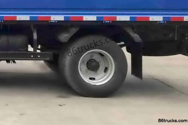 JAC Kangling H5 143 hp 4X2(6 wheels) 4.18m single-row flatbed light truck Chassis (2) | 86Trucks