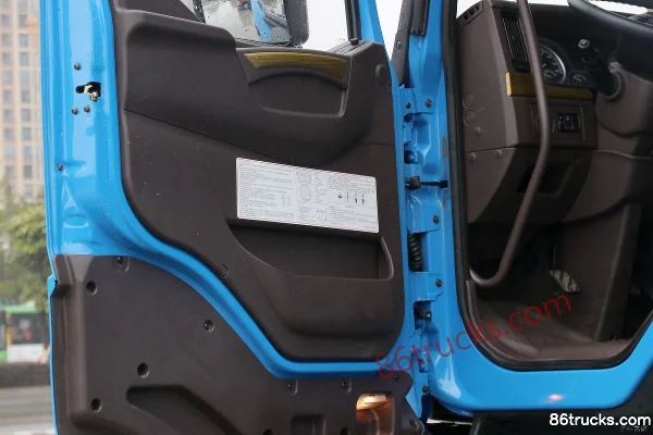 Dongfeng Liuqi Chenglong H7 camion lourd édition spéciale Zhongtong 460 ch 4X2(6 roues) tracteur routier Cabine (3) | 86Trucks