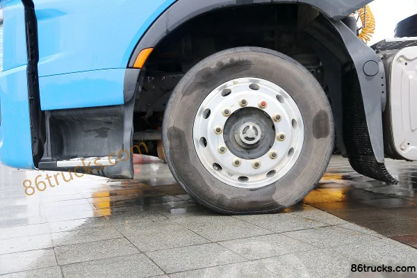 Dongfeng Liuqi Chenglong H7 camion lourd édition spéciale Zhongtong 460 ch 4X2(6 roues) tracteur routier Châssis (2) | 86Trucks