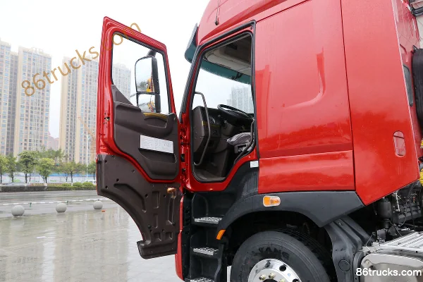 Dongfeng Liuqi Chenglong H7 Heavy Truck 2019 Model 560hp 6X4(10 wheels) Tractor Truck Cab (2) | 86Trucks