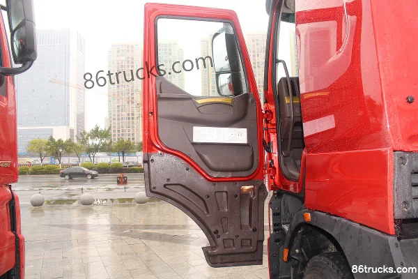 Dongfeng Liuqi Chenglong H7 poids lourd 330 ch 6X2(8 roues) 9,7 m camion plateau à ridelles Cabine (1) | 86Trucks