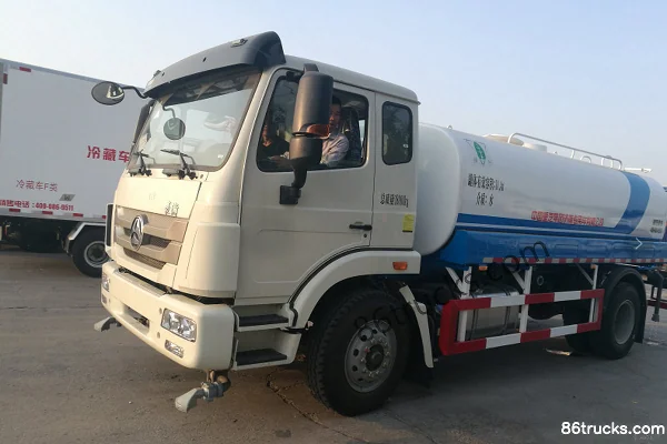 Sinotruk Haohan 180 ch 4X2(6 roues) camion citerne d'arrosage (marque Lvye) Extérieur