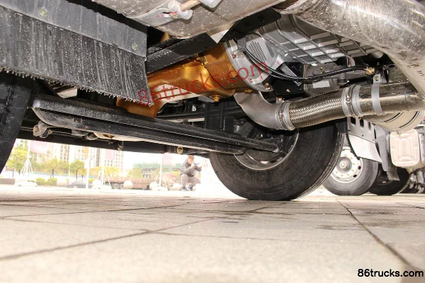Dongfeng Liuqi Chenglong H7 Heavy Truck 2019 Model 560hp 6X4(10 wheels) Tractor Truck Chassis (3) | 86Trucks