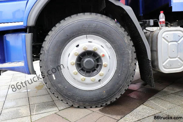 Dongfeng Liuqi Chenglong H5 Medium Truck 290 hp 6X2(8 wheels) 7.8m Cargo Truck with Grille Chassis (2) | 86Trucks