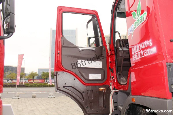Dongfeng Liuqi Chenglong H7 400 hp 8X4(12 wheels) LNG Dump Truck Chassis Cab (1) | 86Trucks