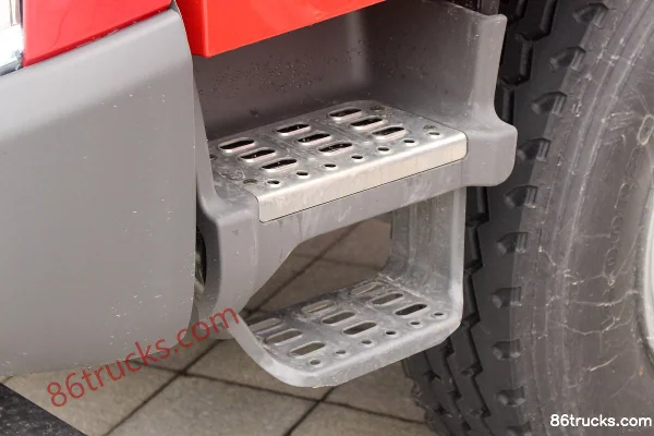 Dongfeng Liuqi Chenglong H7 400 hp 8X4(12 wheels) LNG Dump Truck Chassis (3) | 86Trucks