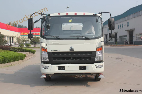 Sinotruk Tongshuai 141 hp 4X2(6 wheels) Water Sprinkler Truck (Lvye Brand) Exterior (2) | 86Trucks