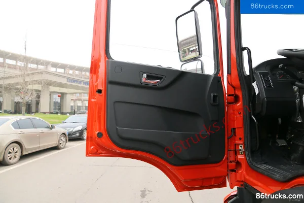 Dongfeng Duolika D9 195 hp 4X2(6 wheels) 6.8m wing van truck (China VI) Cab (2) | 86Trucks
