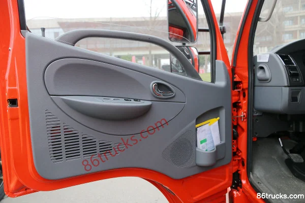 Dongfeng Duolika D6-L 2018 model 140 hp 4X2(6 wheels) 4.17m single-row van light truck (China VI) Cab (2) | 86Trucks