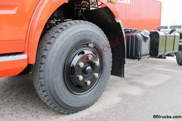 Dongfeng Duolika D6-L 2018 150hp 4X2(6 wheels) 4.17m single-row flatbed light truck Chassis (2) | 86Trucks