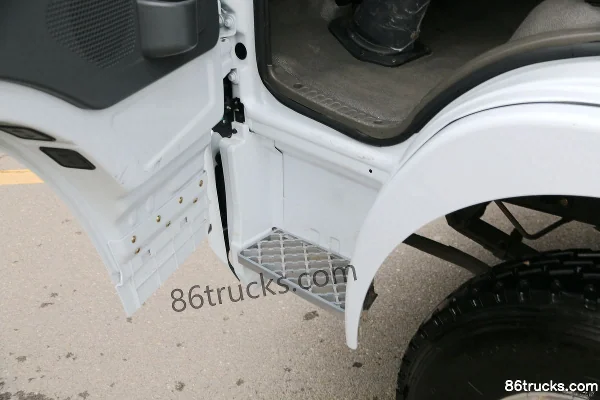 Dongfeng Electric Kaipute EV350 4.5T 4.2m single-row pure electric box light truck 89.35kWh 4X2(6 wheels) Interior (3) | 86Trucks