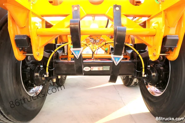 Luoxiang 30ft Dangerous Goods Tank Container Skeleton Semi-Trailer Cab (2) | 86Trucks