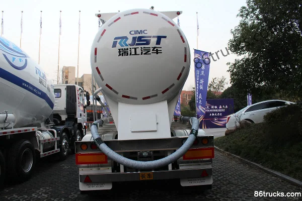 CIMC Ruijiang semi-remorque citerne à poudre légère type II 33 m³ Extérieur (2) | 86Trucks