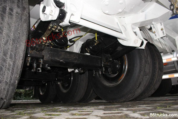 CIMC Ruijiang semi-remorque citerne à poudre légère type II 33 m³ Châssis (2) | 86Trucks