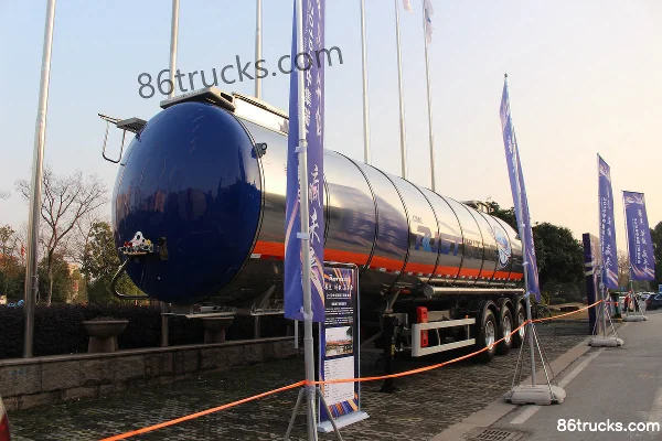 CIMC Ruijiang 43m³ flammable liquid tank transport semi-trailer Exterior (2) | 86Trucks