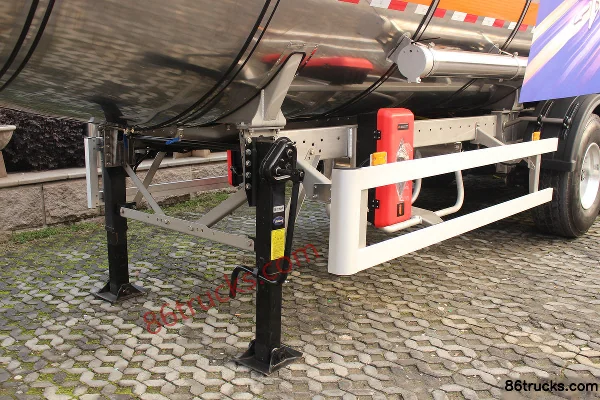 CIMC Ruijiang 43m³ flammable liquid tank transport semi-trailer Chassis (1) | 86Trucks