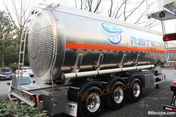 CIMC Ruijiang 44.5m³ Aluminum Alloy Oil Tank Semi-trailer Exterior (3) | 86Trucks