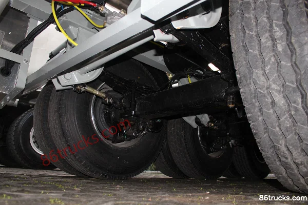 CIMC Ruijiang 44.5m³ Aluminum Alloy Oil Tank Semi-trailer Chassis (3) | 86Trucks