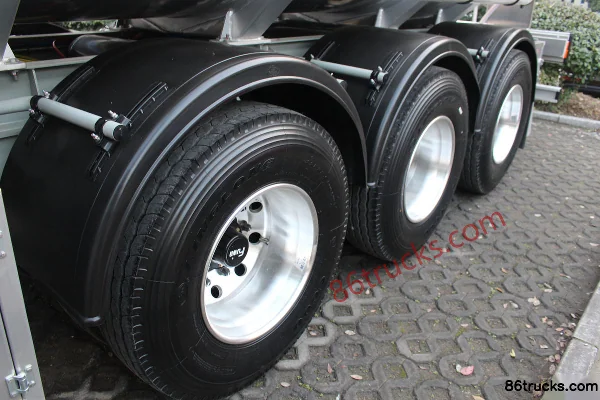 CIMC Ruijiang 44.5m³ Aluminum Alloy Oil Tank Semi-trailer Chassis (1) | 86Trucks