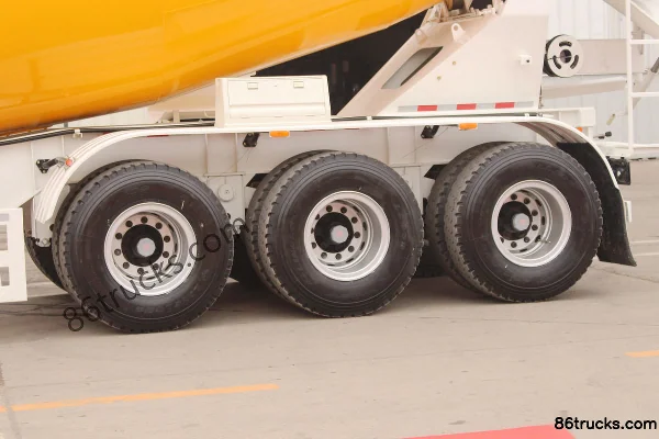 CIMC Ruijiang semi-remorque malaxeur à béton 17,4 m³ Châssis (1) | 86Trucks